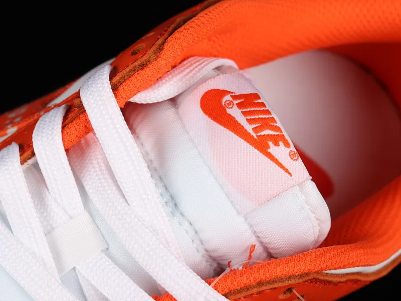 All Categories Nk SB Dunk Series Nk SB Dunk Low Low-top Sneakers F Version Nk Dunk Low "White Orange" Cashew Flower White Orange SB Smashed Backboard Fashion Casual Sneakers DH4401-103